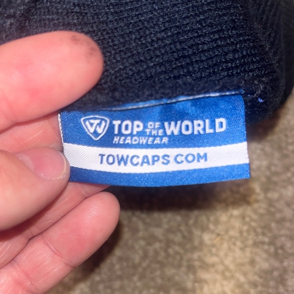 Top of the Navy Knit Cap - Picture 4 of 5